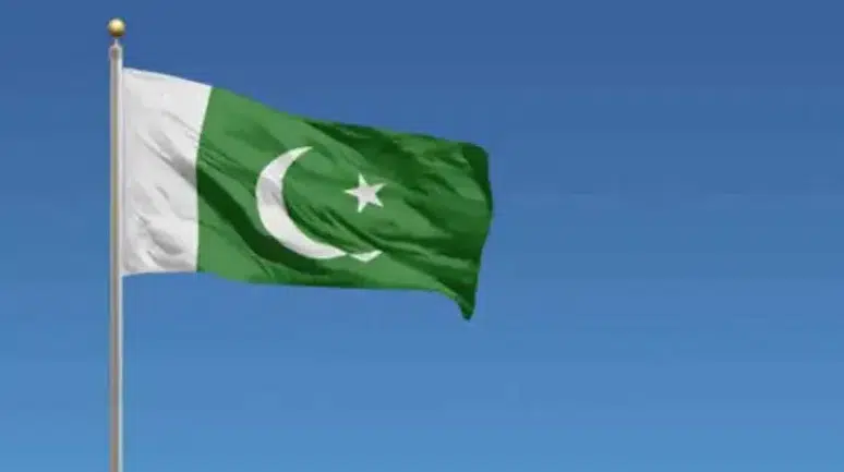 Pakistan'da camiye bombalı saldırı: 15 ölü