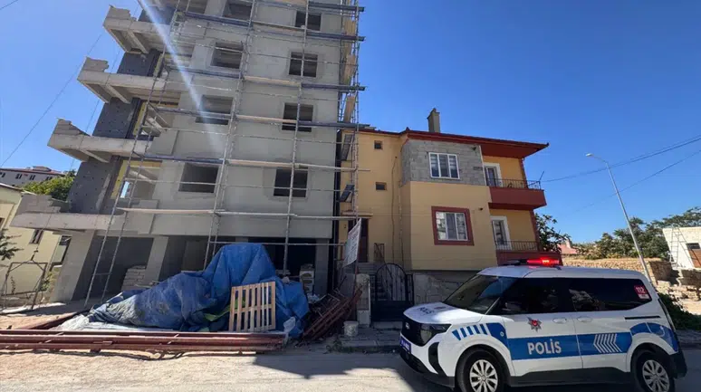 Niğde'de inşaat kazası : 3'üncü kattan düşen işçi yaralandı