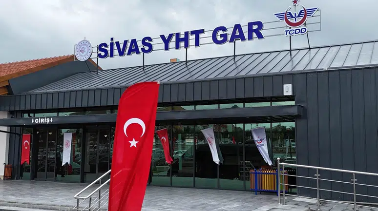 Sivas'ta YHT yeni gar binası hizmete açıldı