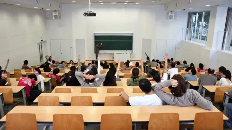 Yurt dışında okuyan öğrencilere burs ödemelerinde yeni düzenleme
