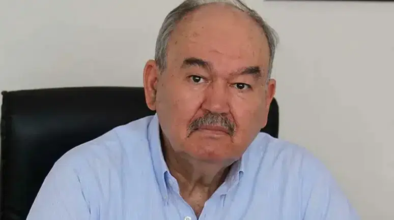 Eski İzmir Büyükşehir Belediye Başkanı Burhan Özfatura hayatını kaybetti