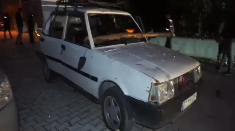 Burdur'da iki grup arasında kavga : Kürekler kullanıldı, 2 otomobil zarar gördü