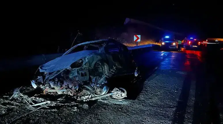 Kayseri'de çarpışan otomobil ile motosiklet alev alev yandı : 2 yaralı