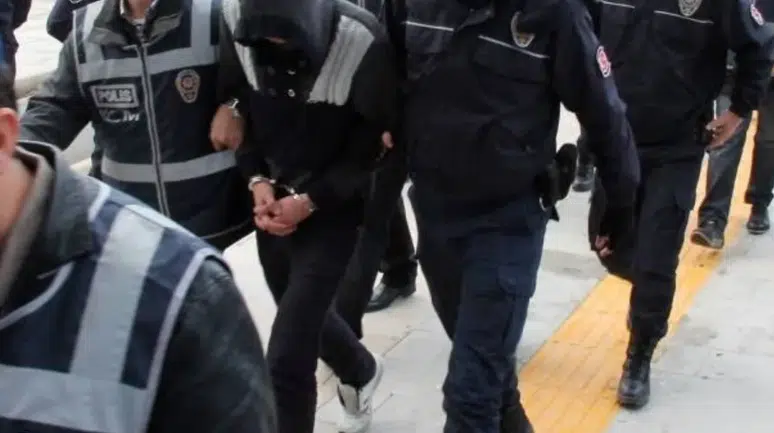 İstanbul'da 3 ilçede uyuşturucu operasyonları : 11 gözaltı
