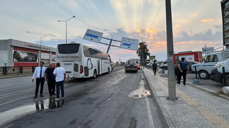 Adana'da yolcu otobüsü kazası