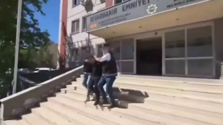 Diyarbakır'da uyuşturucu operasyonu : Araçta 14 kilo esrar yakalandı, 1 tutuklama