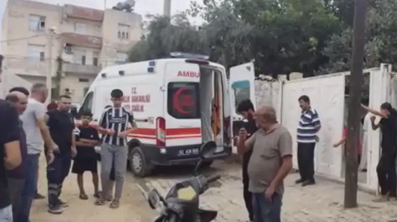 Ev sahibini sandalyeye bağlayıp altın ve paraları çaldılar