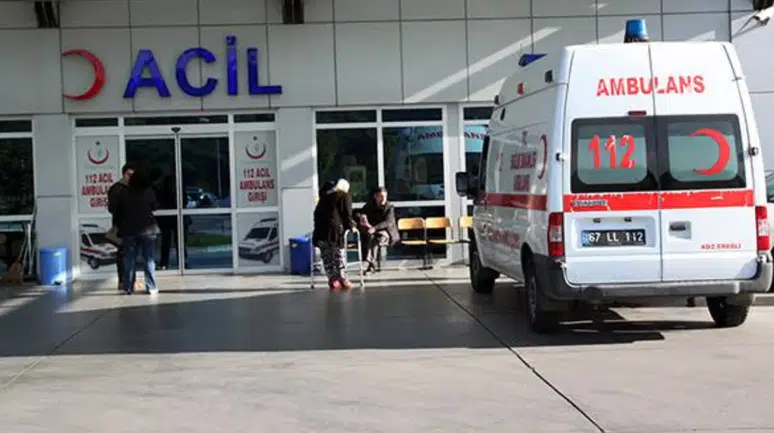 Sakarya'da hafif ticari araç ile SUV çarpıştı : 1'i çocuk 6 yaralı