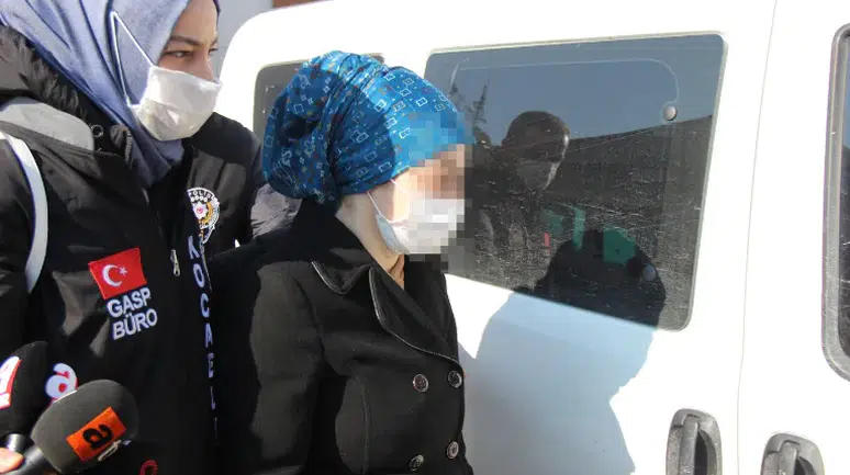 Bebeğini 9 yerinden bıçaklayarak öldürmüştü