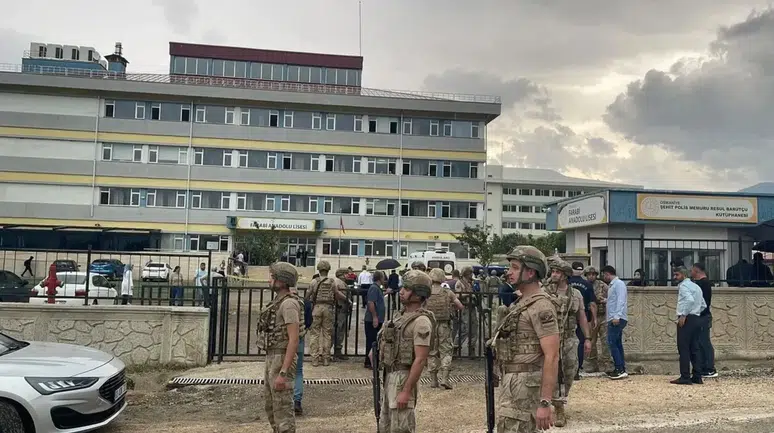 Osmaniye'de okul bahçesinde öğretmene silahlı saldırı