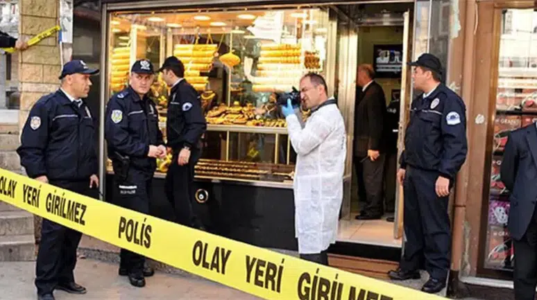 İstanbul'da 3 yıllık çalışan kuyumcudan 3 kilo altın çaldı