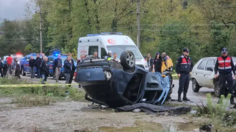 Bartın'da yağış sonrası peş peşe kazalar: 2 ölü, 17 yaralı
