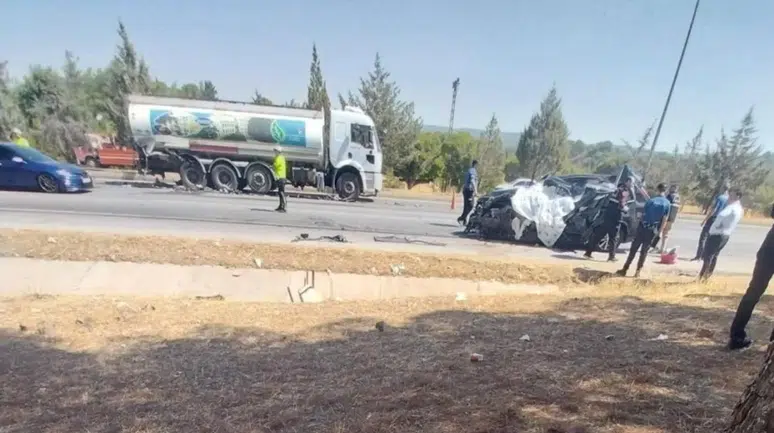 Sulama tankerine çarpan otomobilin sürücüsü hayatını kaybetti