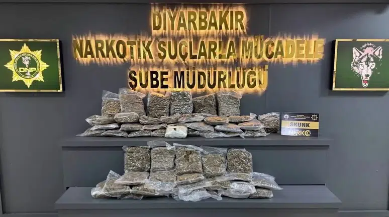 Buğday torbası ve nevresimlerin arasına gizlemişler: 39 kilo uyuşturucu bulundu