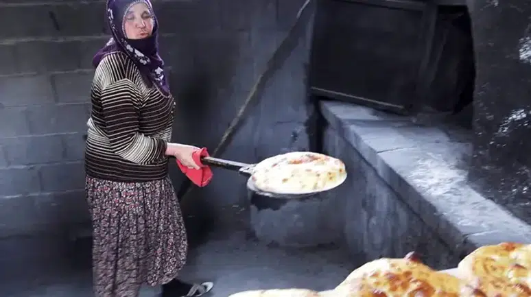 Emine Teyze'nin Ekmek Geleneği: Sırrı Ekşi Mayasında Gizli Mi?