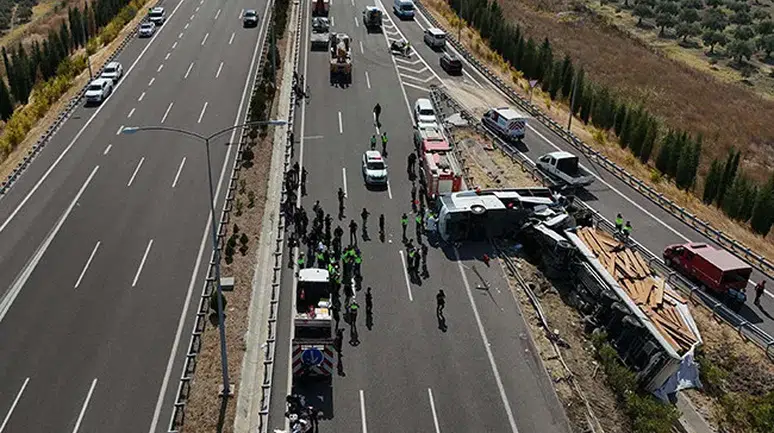 Manisa'daki Feci Otobüs Kazasında Can Kaybı 12'ye Yükseldi