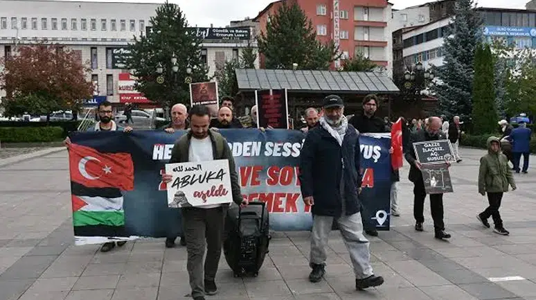 Sağlık çalışanlarından Gazze için 152. hafta sessiz yürüyüşü