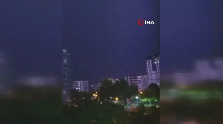 Diyarbakır'da İki Ayrı Apartmana Yıldırım Düştü