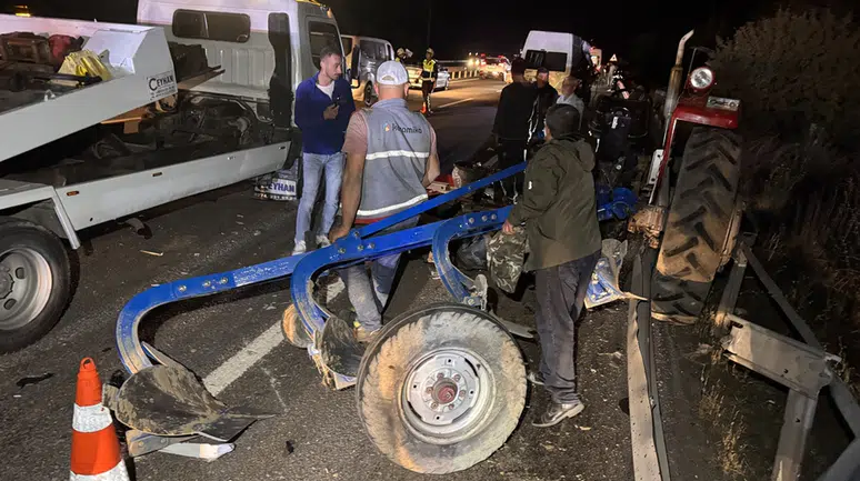 Kütahya'da 4 aracın karıştığı kazada 7 kişi yaralandı