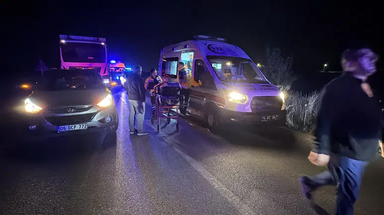 Bolu'da kabak yüklü traktör ile pikap çarpıştı