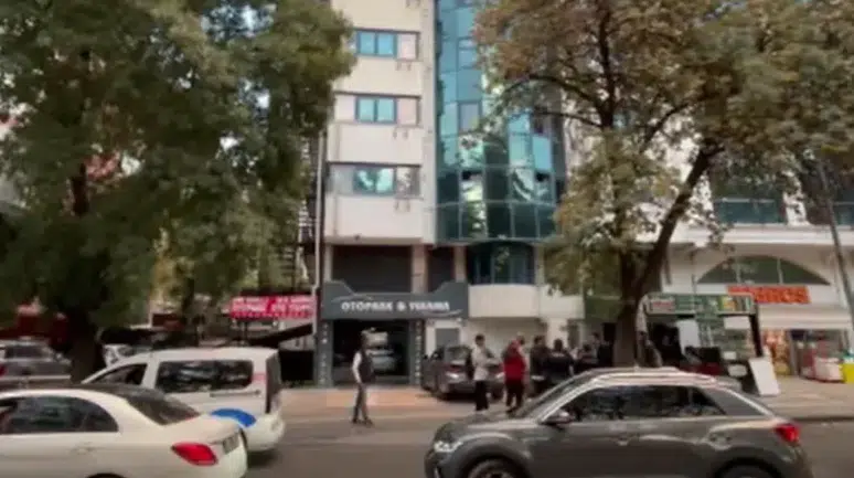 Otelin 6. katından otomobilin üstüne düşen kadın ağır yaralandı