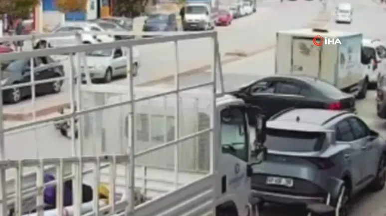 Kırşehir'de Motosiklet ve Otomobil Çarpıştı: Kaza Anı Kamerada
