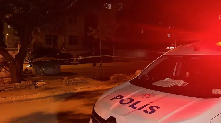 Boşanma aşamasındaki eşini sokak ortasında tabancayla vurdu