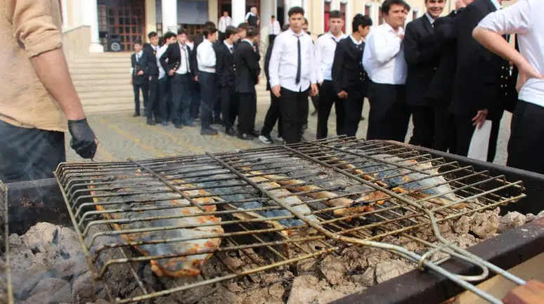 Rize'de Balık Festivalinde Palamut İkramı Yapıldı