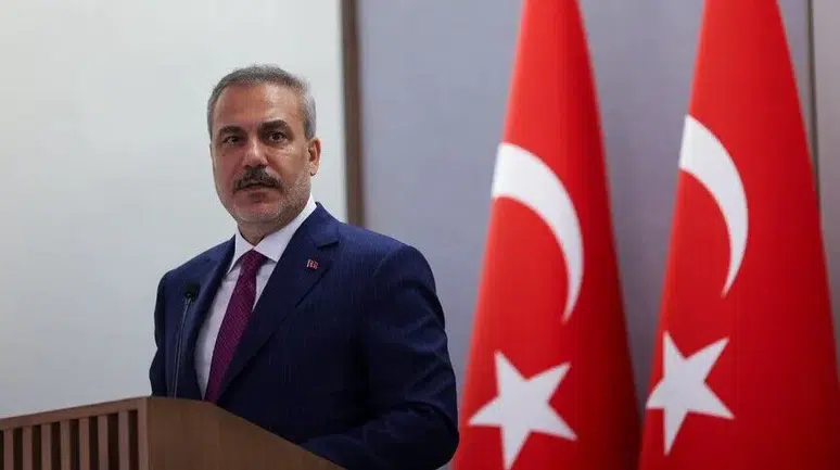 Hakan Fidan Bakü’de Azerbaycanlı Bakan tarafından karşılandı