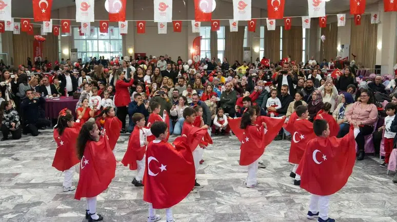 Efeler'de Cumhuriyet'in 103'üncü yıl dönümü coşkuyla kutlandı