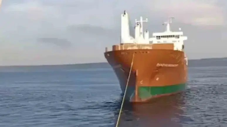 Çanakkale Boğazı'nda kargo gemisi makine arızası yaptı