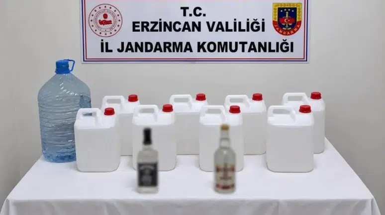 Erzincan'da sahte içki operasyonu : 40 litre etil alkol ve 15 litre sahte rakı ele geçirildi