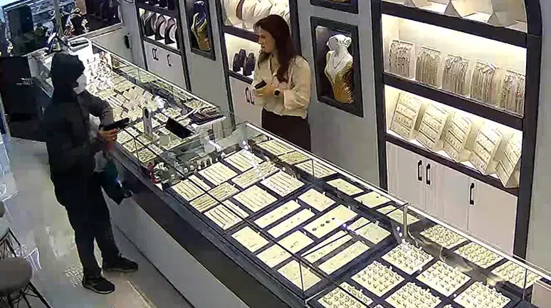 Tekirdağ Kapaklı'da Kuyumcuda Silahlı Soygun Girişimi