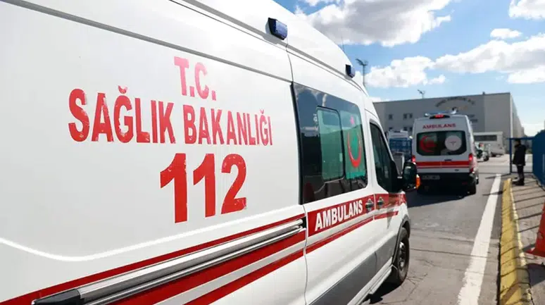 Düzce'de traktör römorku devrildi: 11 kişi yaralandı