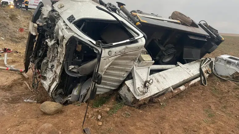 Gürpınar'da Üç Aracın Karıştığı Feci Kazada On Kişi Yaralandı