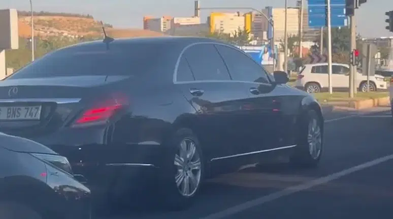Bakan Mustafa Çiftçi Şanlıurfa'da Kırmızı Işıkta Bekledi