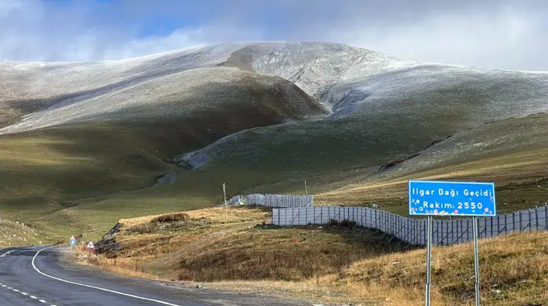 Ardahan'a sezonun ilk karı düştü