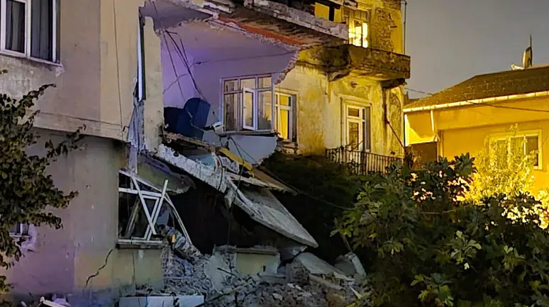 Zonguldak'ta Sağanak Yağış Nedeniyle Metruk Evin Duvarı Çöktü