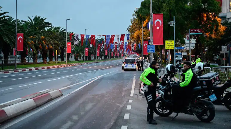 İstanbul'da 29 Ekim Kutlamaları Nedeniyle Bazı Yollar Ulaşıma Kapatıldı