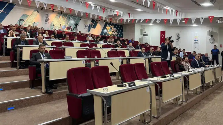 Çiğli Belediye Meclisi Toplantısı Yetersiz Çoğunluk Nedeniyle Ertelendi