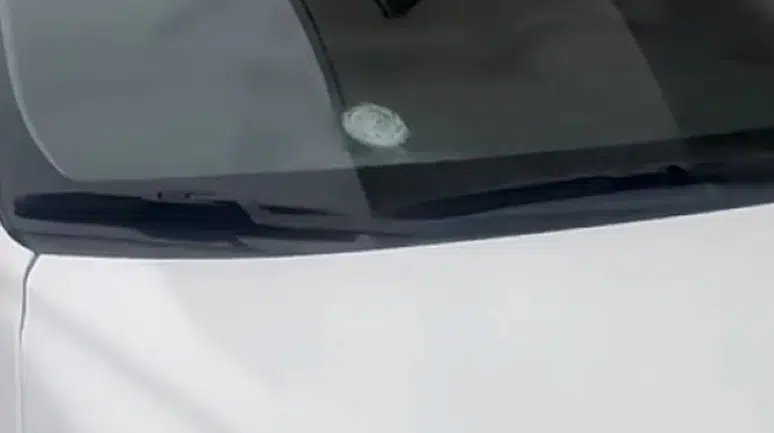 Mardin'in Kızıltepe İlçesinde Park Halindeki Otomobile Yorgun Mermi İsabet Etti