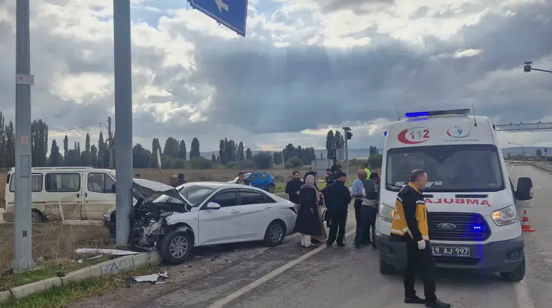 Çorum'un Alaca İlçesinde Trafik Kazası: 6 Kişi Yaralandı