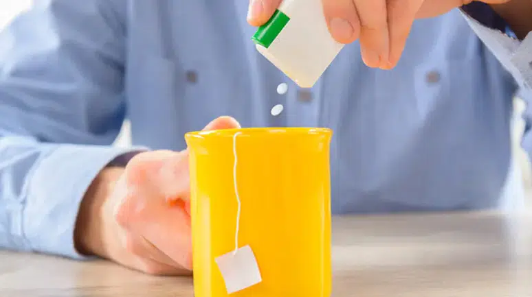 Çay ve kahveye eklenen tatlandırıcılar gerçekten masum mu?