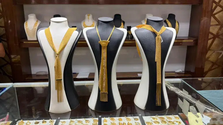 Gaziantep'te erkekler için üretilen altın kravatlar neden bu kadar ilgi görüyor?