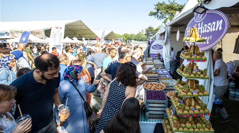 Bursa Gastronomi Festivali'nde neler oldu ? 700 kişi aynı tabaktan iskender mi yedi ?