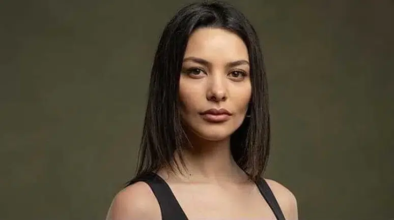 Hazal Filiz Küçükköse kimdir ve hangi projelerde yer almıştır?