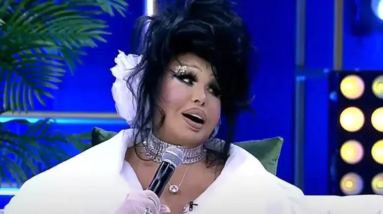 Bülent Ersoy konserinde çocukları mutlu etti