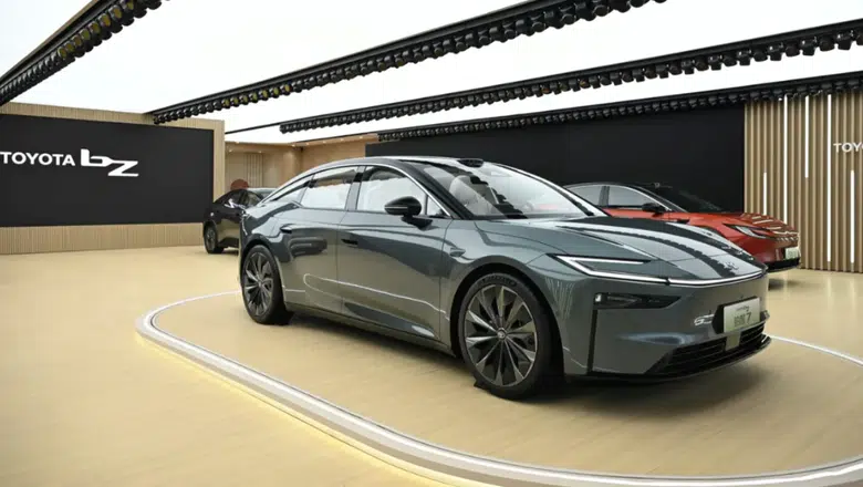 Toyota’nın Tesla Model S rakibi bZ7 satışa çıktı : Bir saatte 3 bin 100 sipariş! İşte fiyatı ve özellikleri