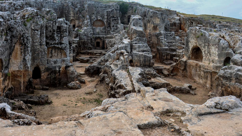 Adıyaman'da 2 bin 100 yıllık tokalaşma anıtı ve yazıt sergilenmeye başlandı