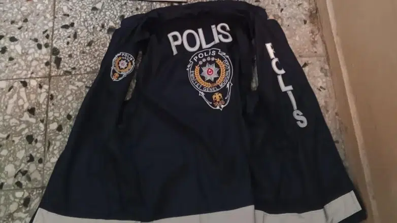 İzmir'de Erasmus öğrencilerini rehin alan 3 sahte polis tutuklandı